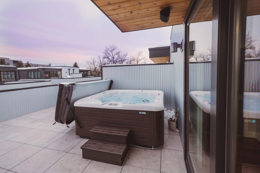 Jacuzzi kaufen 1 HotSpring Winter Whirlpool bei Spabad Limburg in Sittard