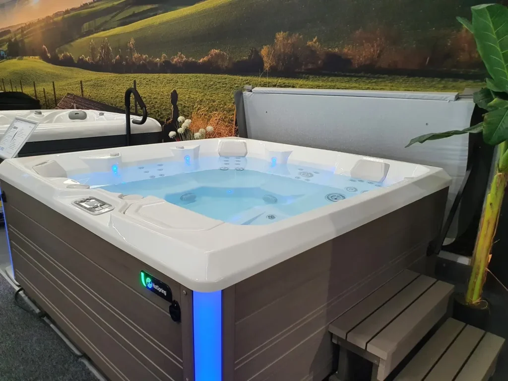 HotSpring Spa's 81 HotSpring jacuzzi geplaatst bij een klant in Limburg