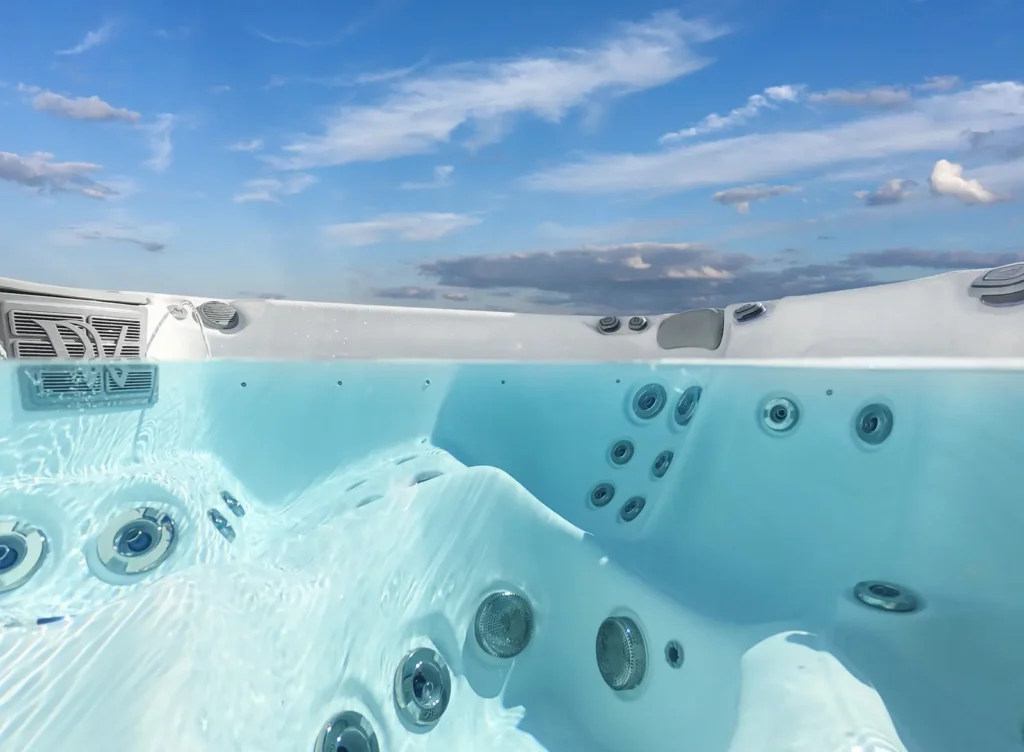 Detail van de jets en zitplaatsen in een Wellis jacuzzi